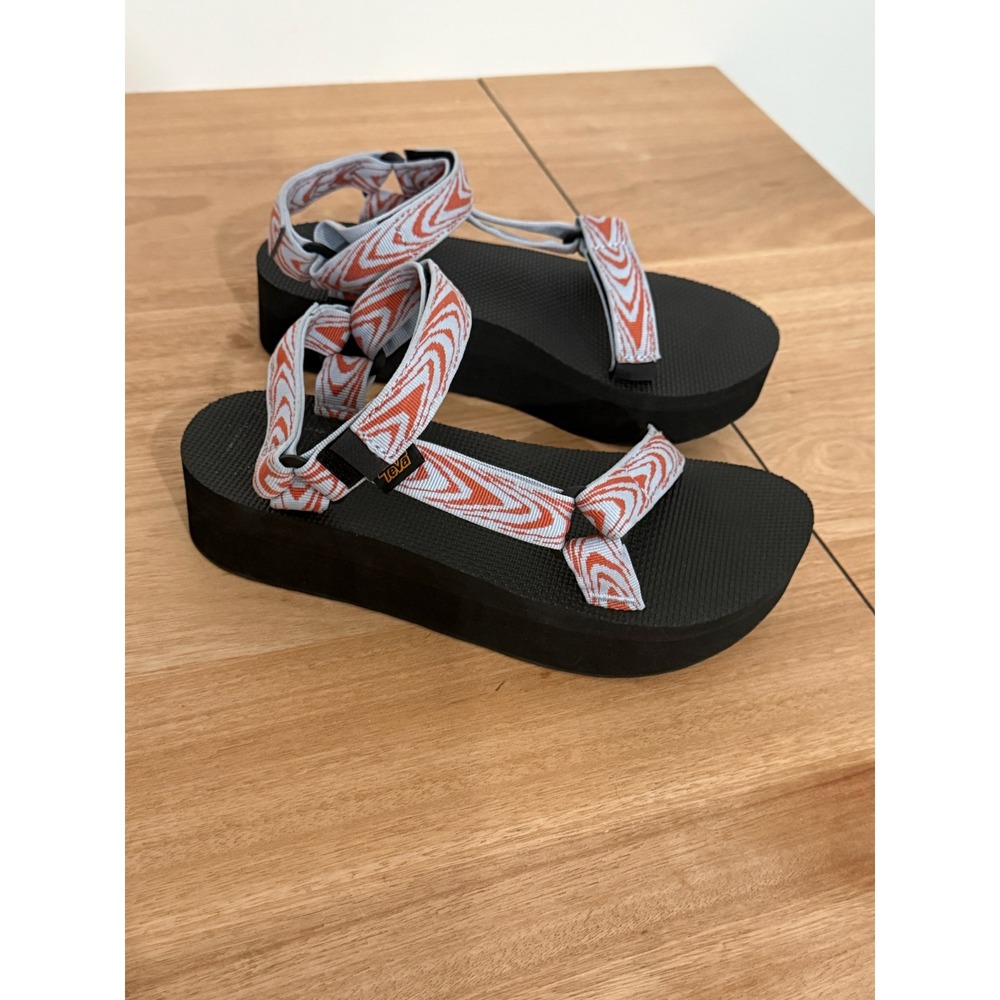 Teva Universal Sandals Womens 10 Orange Swerve Light Blue Wavy Geometric new